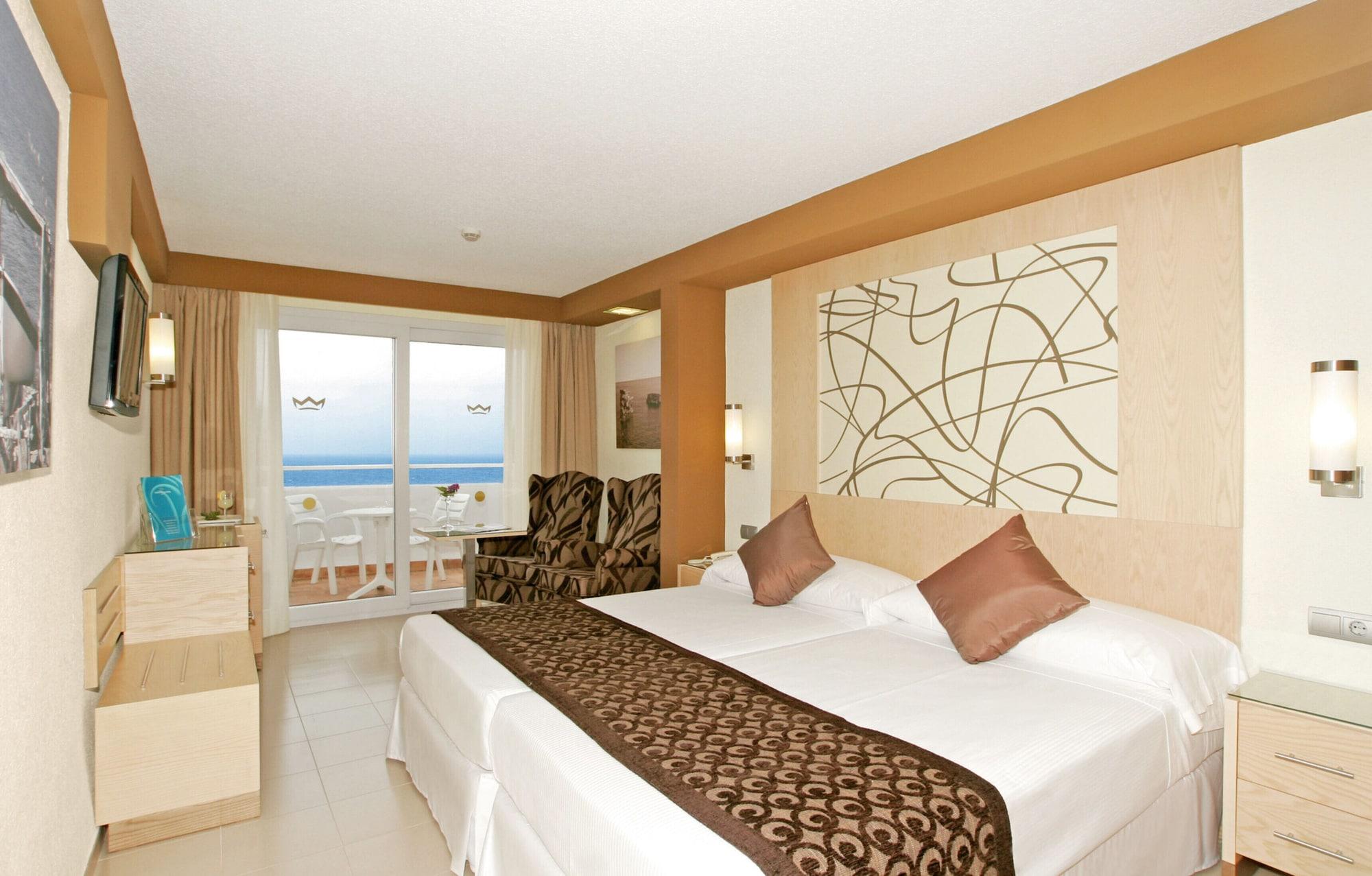Riu La Mola Hotel Playa Migjorn Bagian luar foto