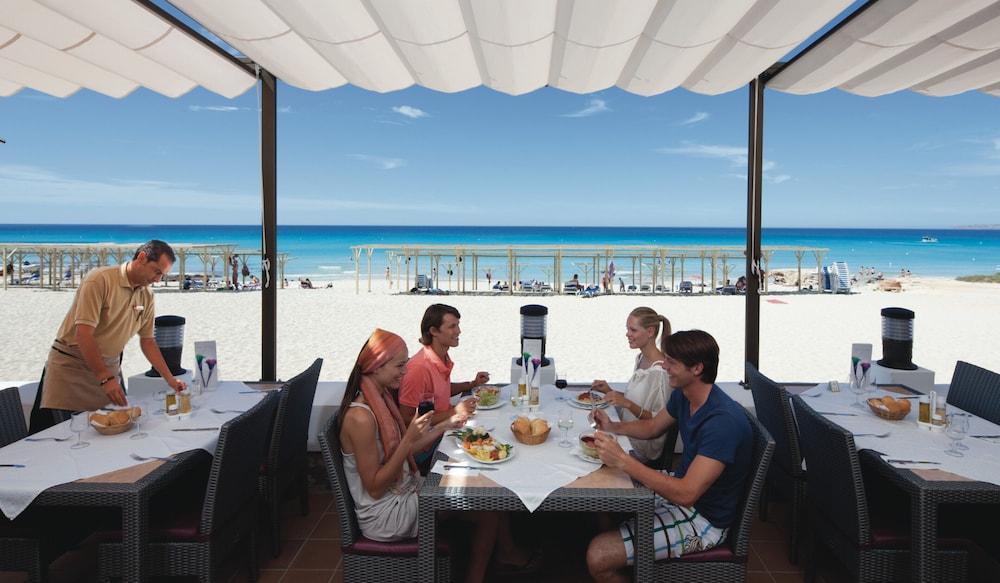 Riu La Mola Hotel Playa Migjorn Bagian luar foto
