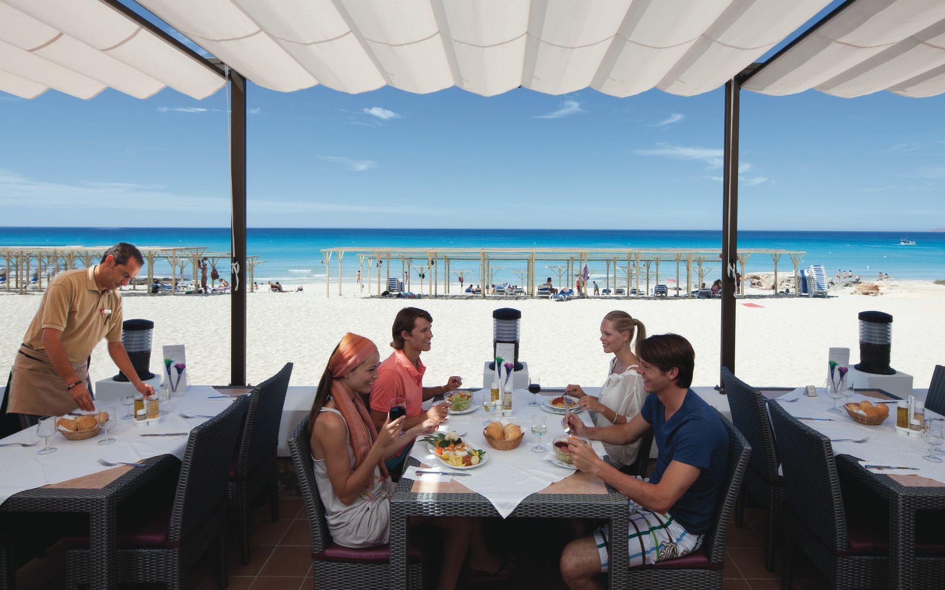 Riu La Mola Hotel Playa Migjorn Bagian luar foto