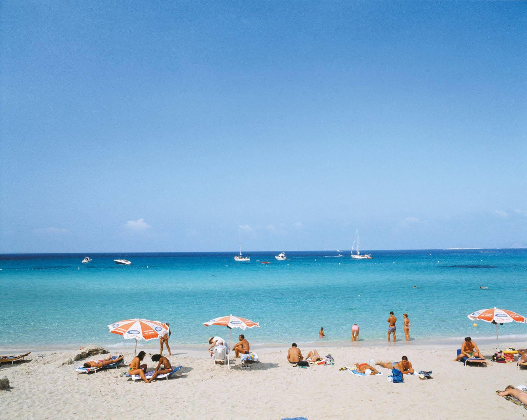 Riu La Mola Hotel Playa Migjorn Bagian luar foto