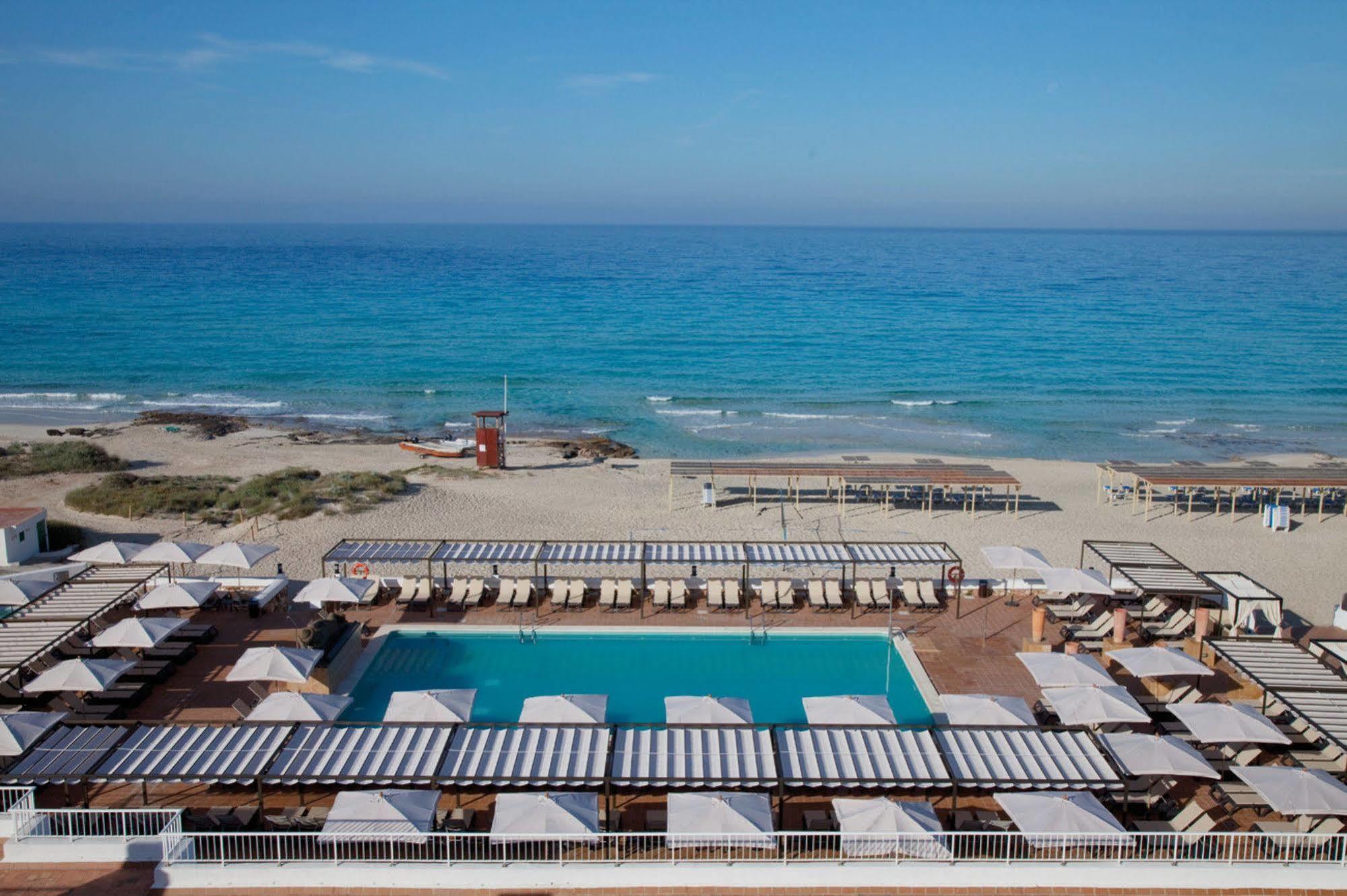 Riu La Mola Hotel Playa Migjorn Bagian luar foto