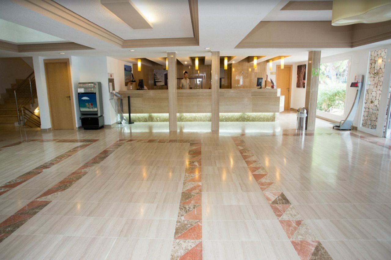 Riu La Mola Hotel Playa Migjorn Bagian luar foto